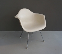 eames arm chair
