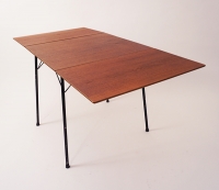 arne jacobsen tisch